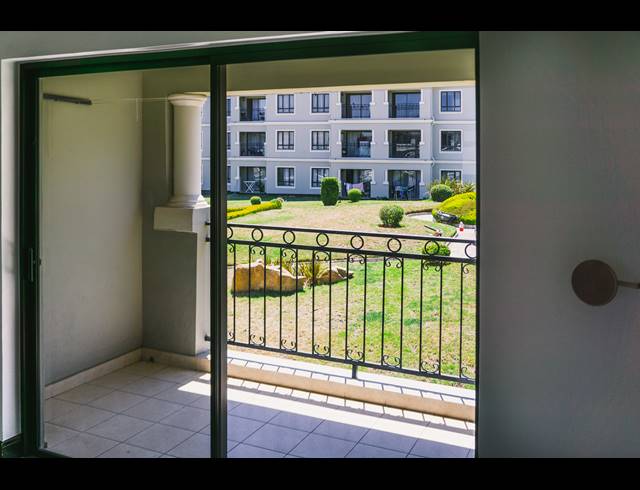 2 BEDROOM APARTMENT FOR SALE IN FOURWAYS